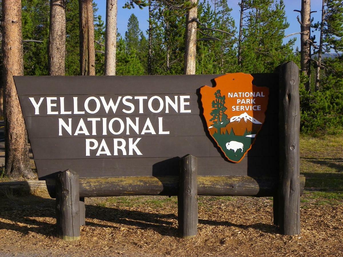 9 Bar W Cabins West Yellowstone Εξωτερικό φωτογραφία