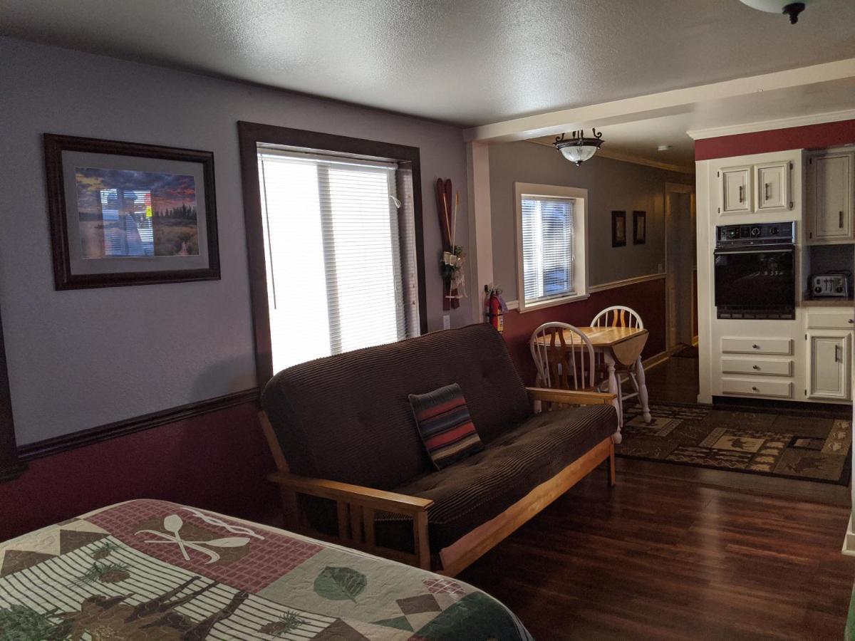 9 Bar W Cabins West Yellowstone Εξωτερικό φωτογραφία